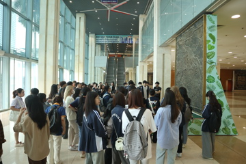 Sinh viên Trường Khoa học liên ngành và Nghệ thuật -  Đại học Quốc gia Hà Nội thăm quan ngoại khoá tại Cung Triển lãm Kiến trúc, Quy Hoạch Xây dựng Quốc gia