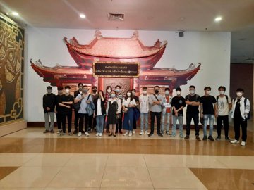Sinh viên Đại học Nguyễn Trãi đến thăm quan học tập tại Cung