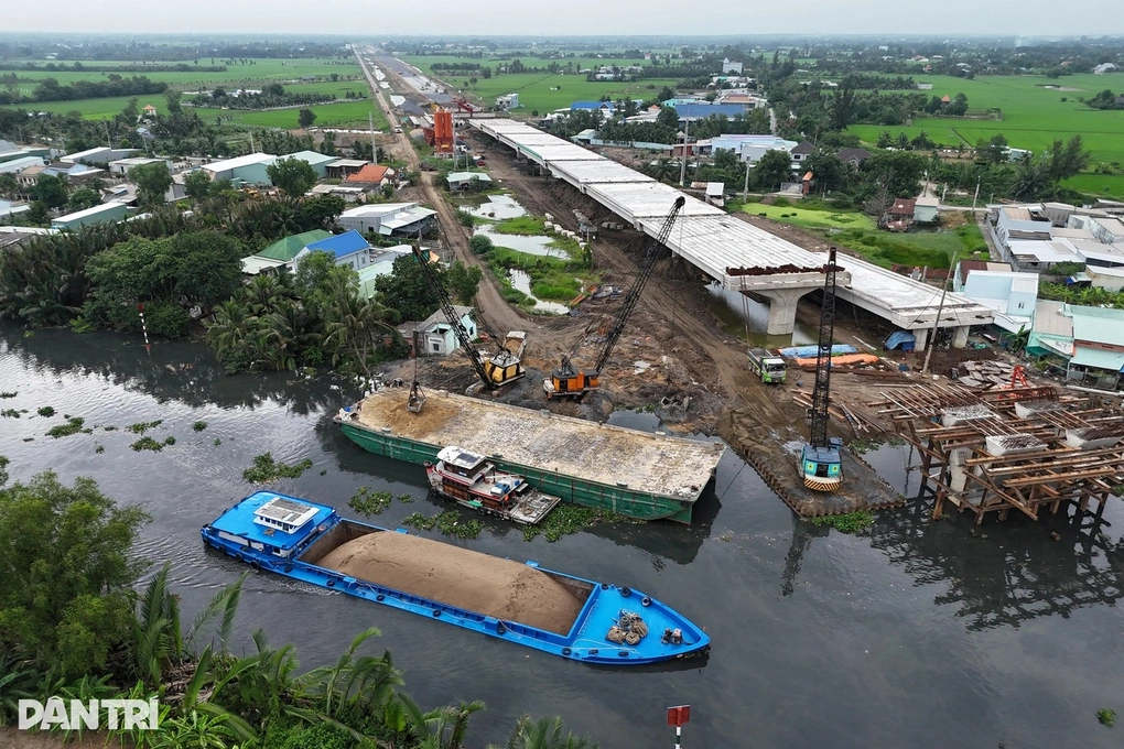 Bộ Xây dựng trả lời cử tri TPHCM về tình trạng khan hiếm nguyên vật liệu