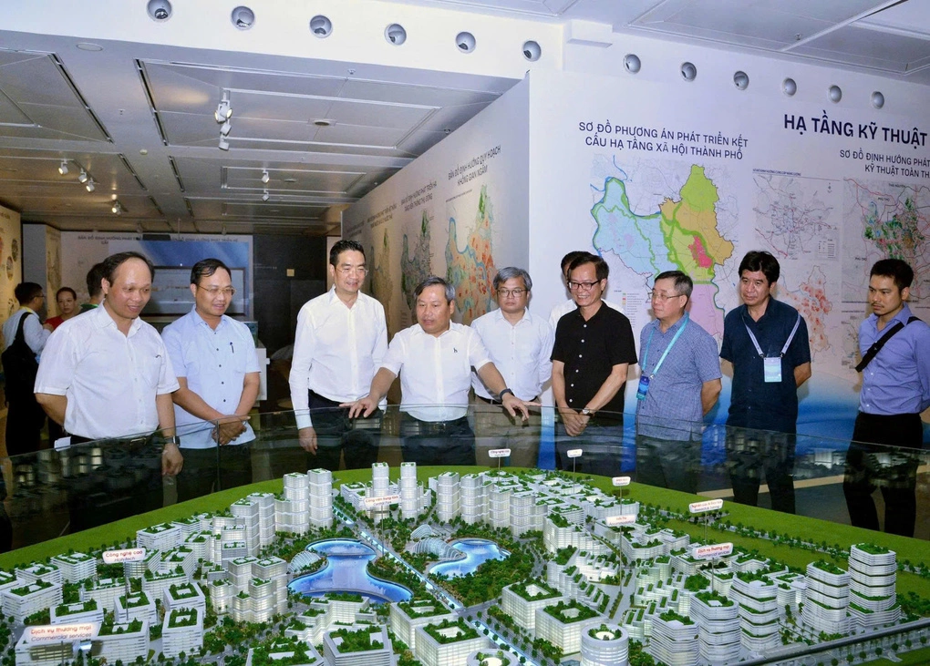 Hôm nay trưng bày sa bàn quy hoạch Hà Nội tầm nhìn 100 năm