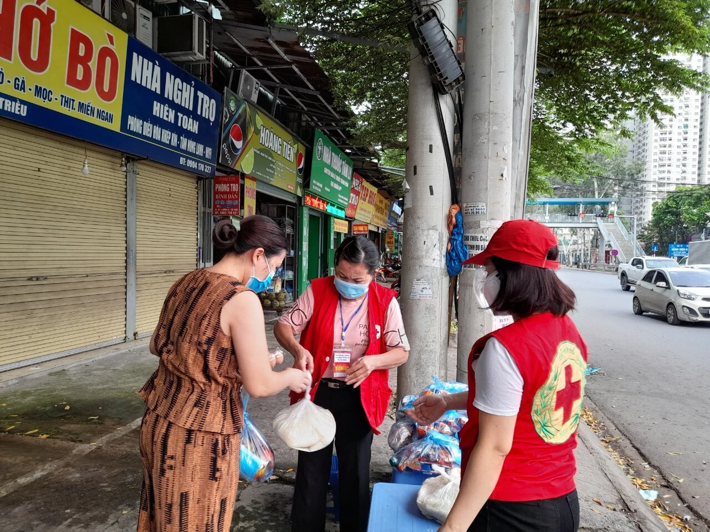 TRAO QUÀ HỖ TRỢ CHO HCTĐ XÃ TÂN TRIỀU