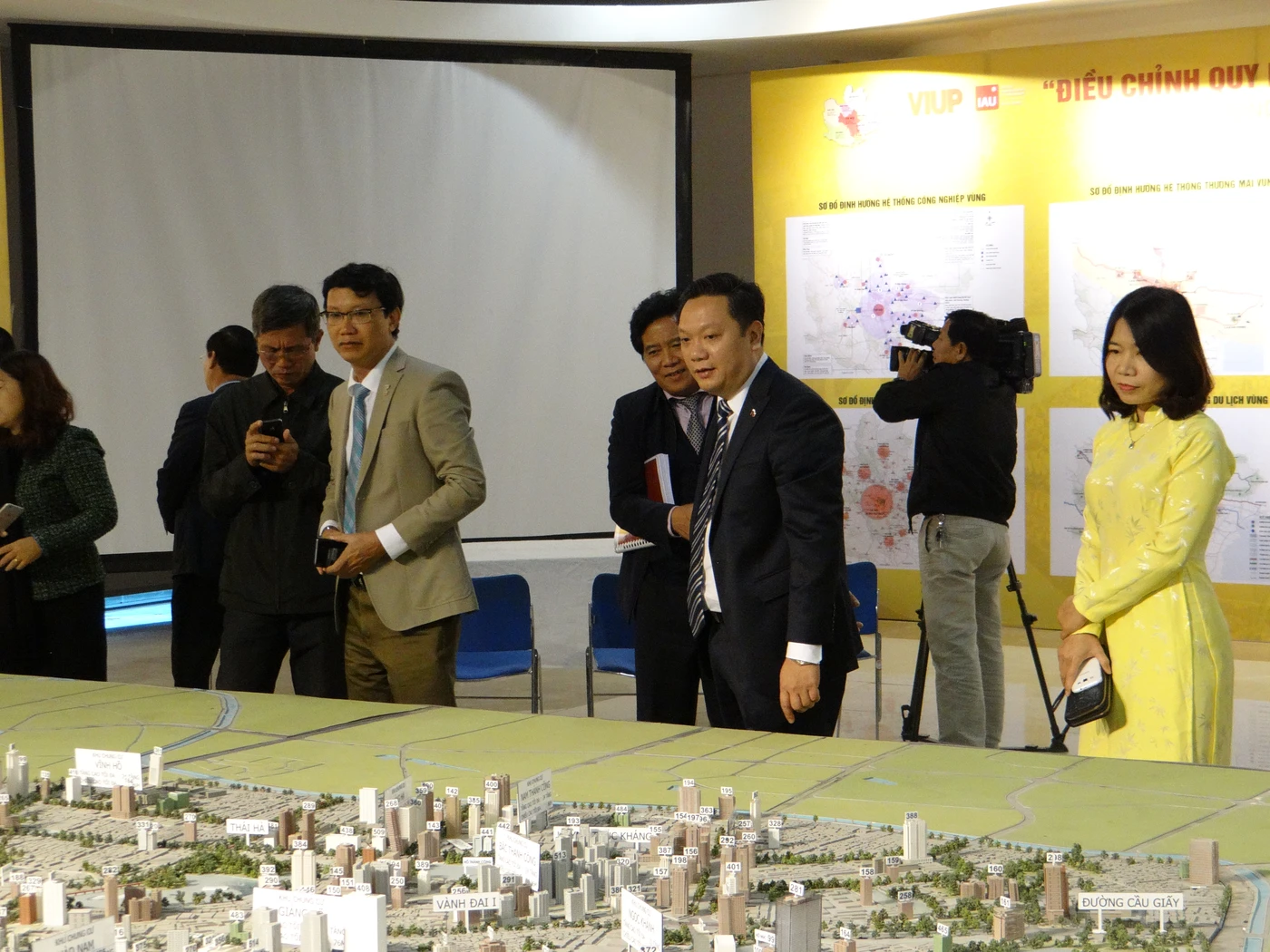 TRIỂN LÃM - "ĐIỀU CHỈNH QUY HOẠCH XÂY DỰNG VÙNG THỦ ĐÔ HÀ NỘI ĐẾN NĂM 2030 VÀ TẦM NHÌN ĐẾN NĂM 2050"