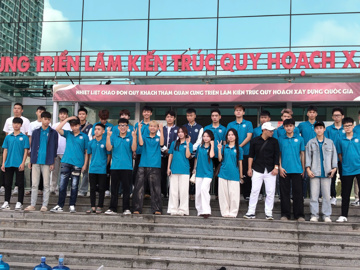 Sinh viên Trường Đại học Công nghệ Đông Á tham quan, tìm hiểu, học tập tại Cung Triển lãm