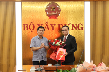 Thứ trưởng Nguyễn Tường Văn trao Quyết định bổ nhiệm Vụ trưởng Vụ Quy hoạch - Kiến trúc