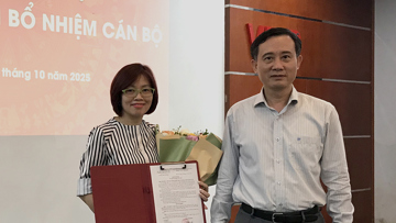 Viện trưởng VIUP trao quyết định bổ nhiệm cán bộ