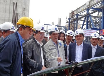 Bộ trưởng Trịnh Đình Dũng thị sát công trình xây dựng Nhà máy nhiệt điện Thái Bình 2