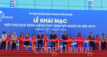 Khai mạc Hội chợ quà tặng hàng thủ công mỹ nghệ Hà Nội 2016