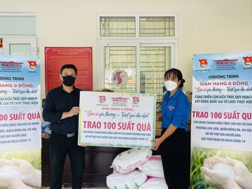 2500 suất quà đã được “Gian hàng 0 đồng” hỗ trợ người dân TP Hà Nội.