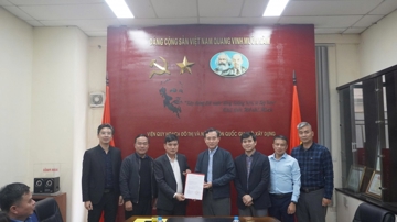 Đảng ủy Bộ Xây dựng trao Quyết định cho Đảng ủy VIUP