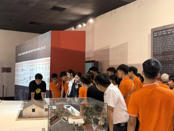 Sinh viên Đại học Đại Nam học tập thực tế tại Cung Triển lãm Kiến trúc, Quy hoạch Xây dựng Quốc gia